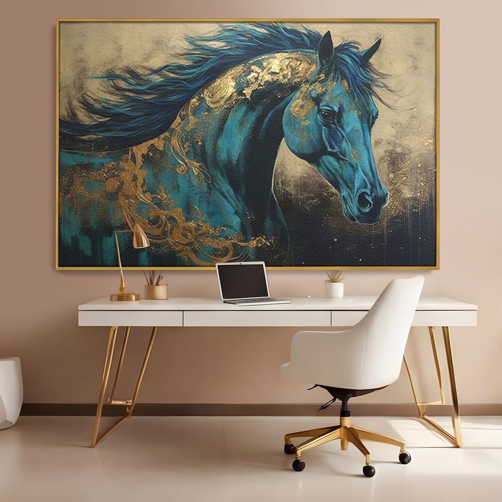 Tablou canvas cu tablou canvas cu cal albastru si auriu, in rama de aluminiu auriu, pe perete intr-un birou